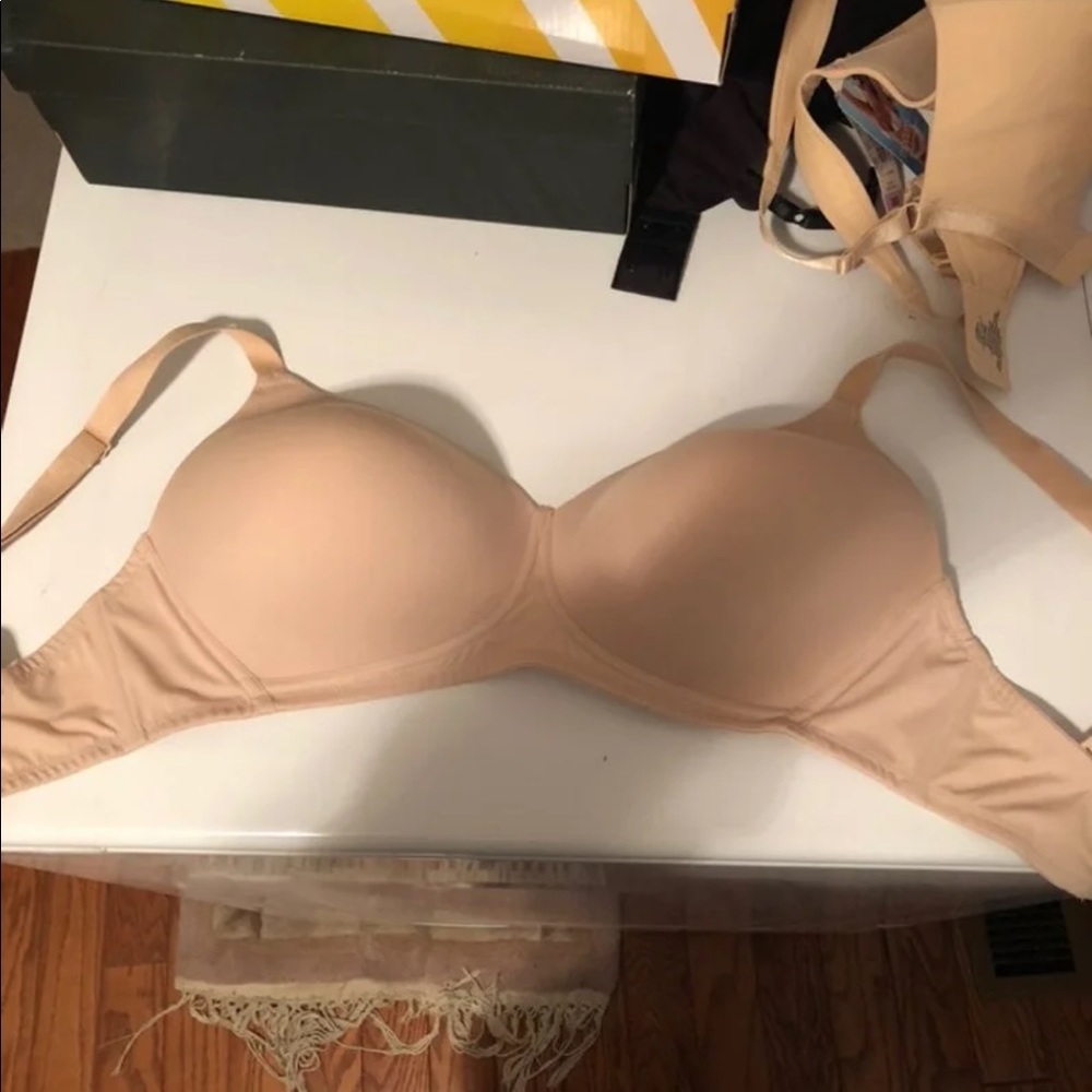 Wacoal Bra In Cream Size 36DD (New without tags)